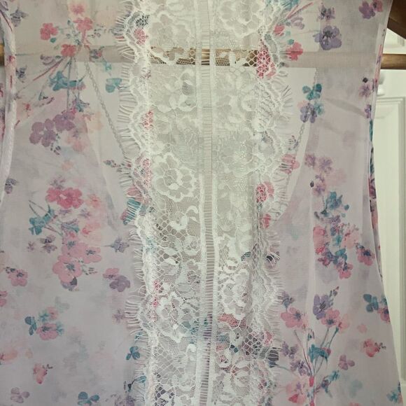 Floral Tunic With Lace Detailing and Attached Silver Necklace - Picture 4 of 6